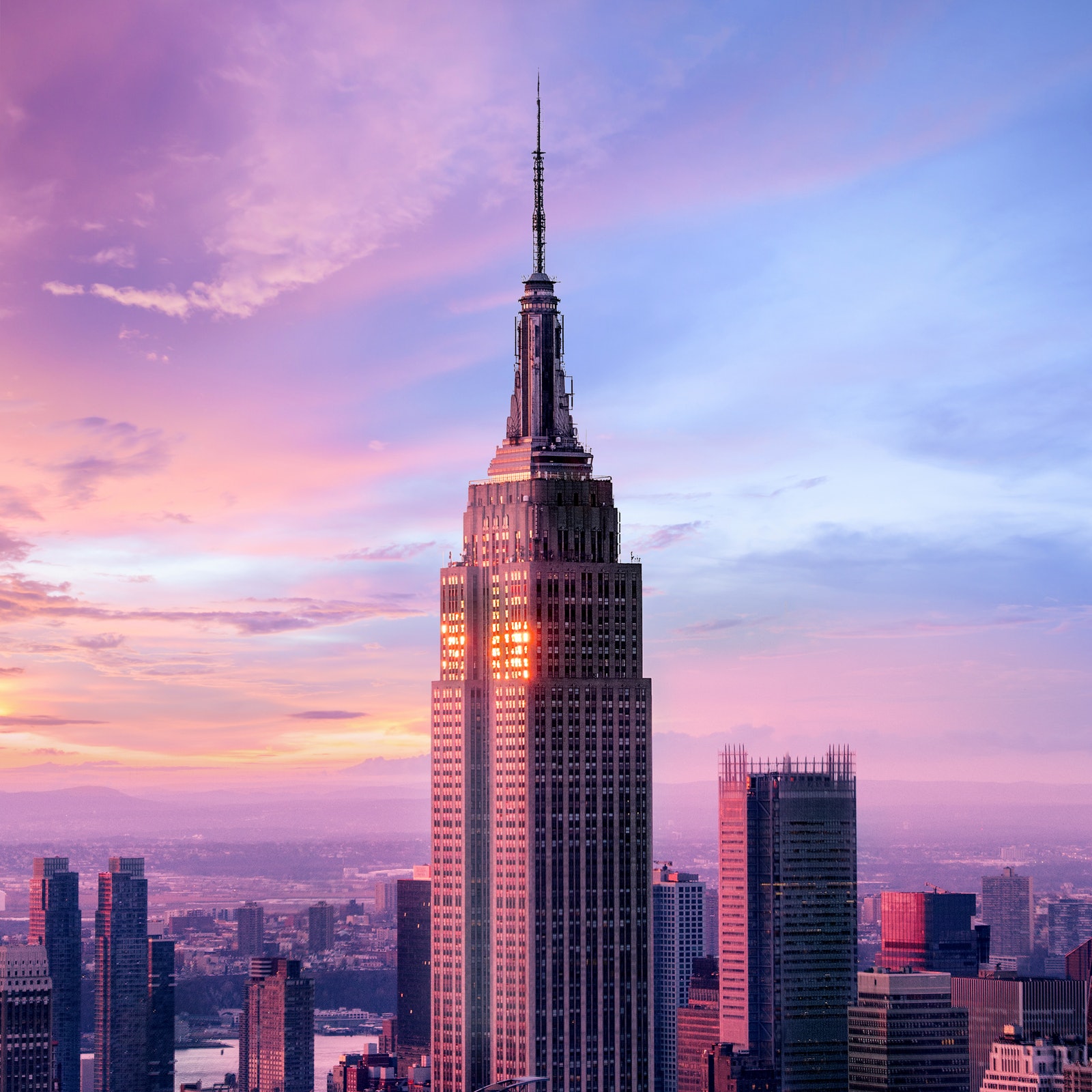 yoga-au-lever-du-soleil-au-belize-empire-state-building